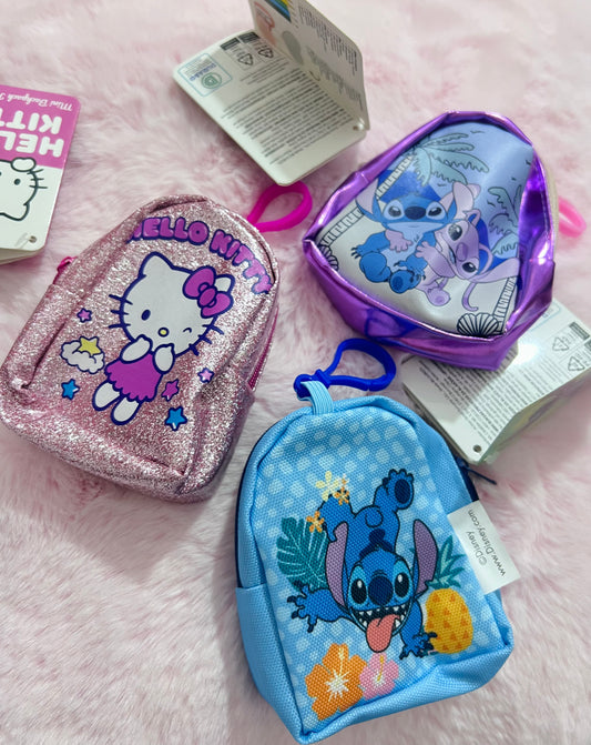 ZAINETTO PORTACHIAVI CON 8 PCS DI CANCELLERIA ALL’INTERNO